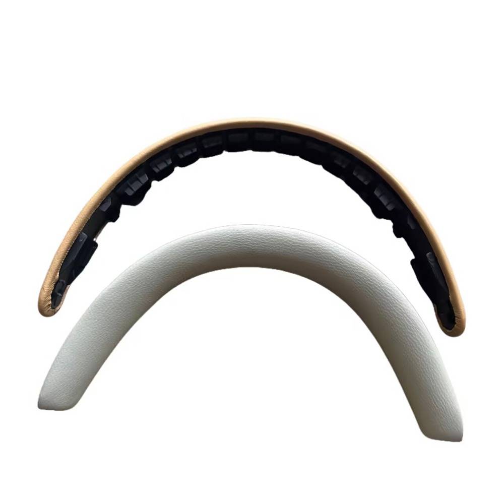 Zwei gepolsterte, gekrümmte Bänder, eines beige und eines schwarz, übereinander wie Bögen auf weißem Hintergrund angeordnet.