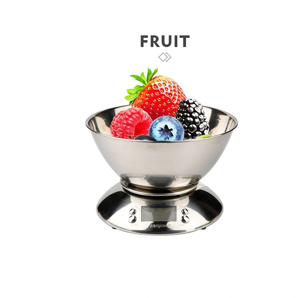Digitale Küchenwaage mit Edelstahlschüssel mit assortiertem Obst, oben mit 