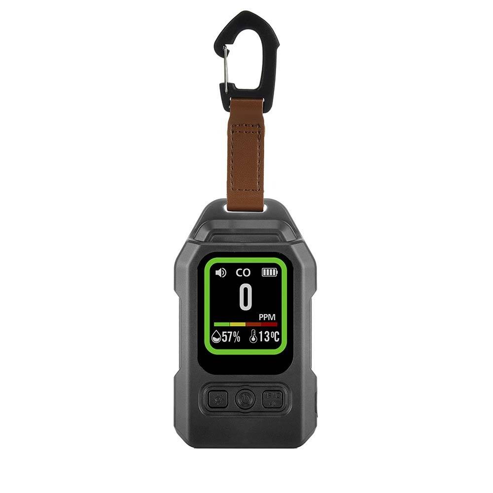 Tragbarer CO-Monitor mit Clip und Riemen, zeigt 0 PPM auf seinem Display an, plus 57% Luftfeuchte und 13°C Temperatur.
