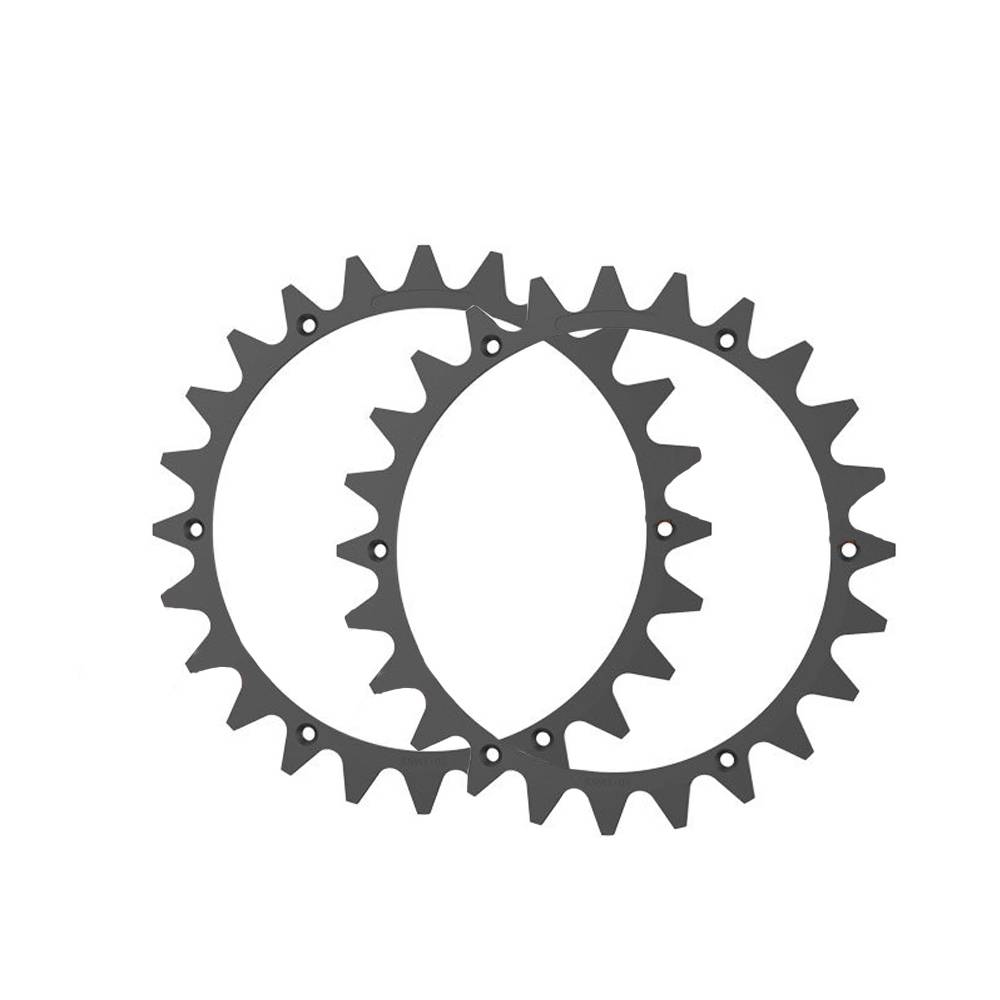 Zwei sich überlappende graue Fahrradkettenzahnräder auf weißem Hintergrund.