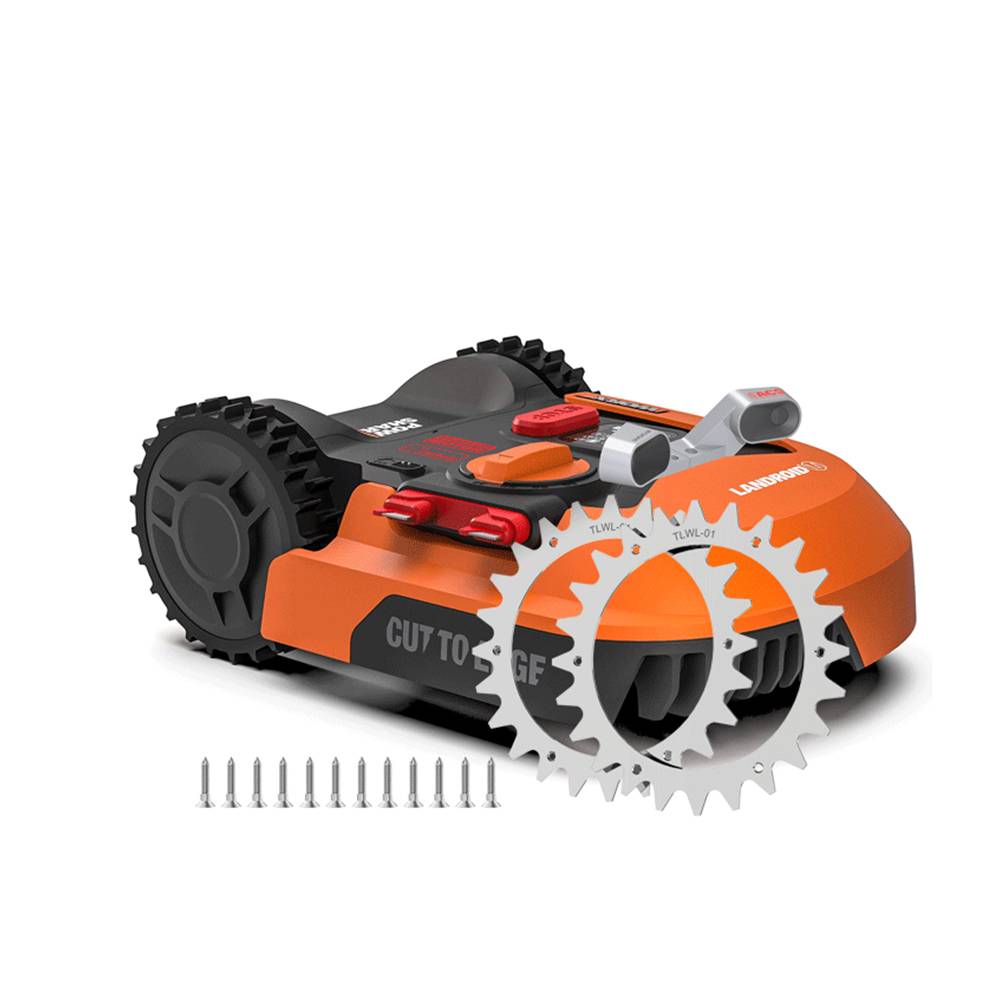 Robotischer Rasenmäher auf weißem Hintergrund, dargestellt mit zwei silbernen Schneidmessern und einer Reihe von Ersatzmessern darunter.