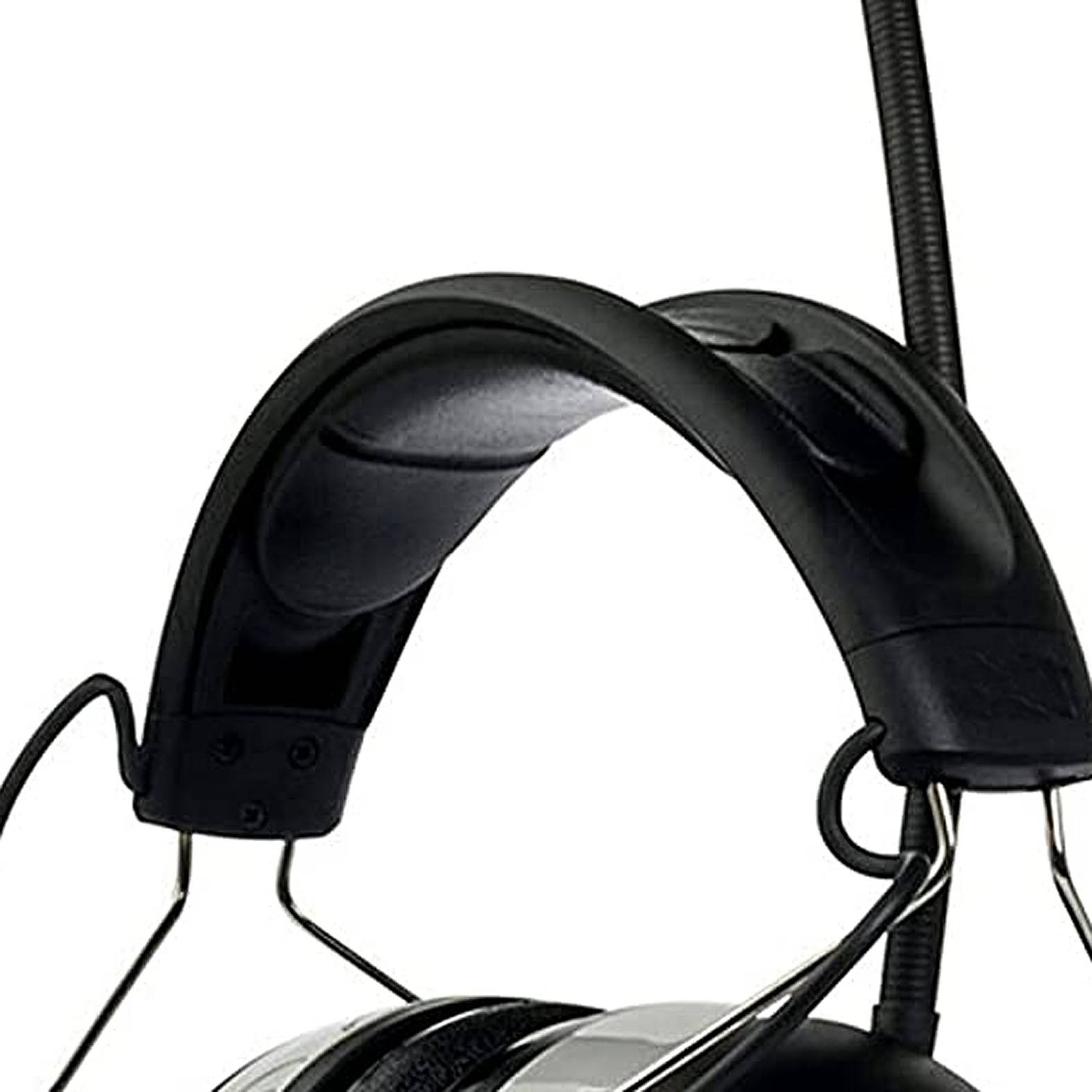 Nahaufnahme eines schwarzen Over-Ear-Kopfhörers mit angebrachtem Boom-Mikrofon und Kabel auf weißem Hintergrund.