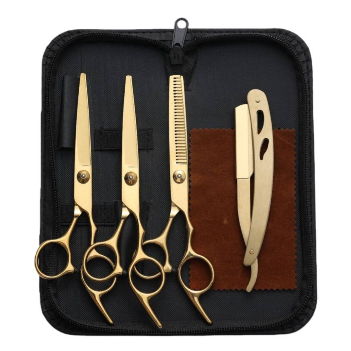 Offenes schwarzes Kosmetiktäschchen mit Reißverschluss mit goldenen Haarschneidescheren, Effilierscheren, einem Kamm und einem Rasiermesser auf einem braunen Tuch.