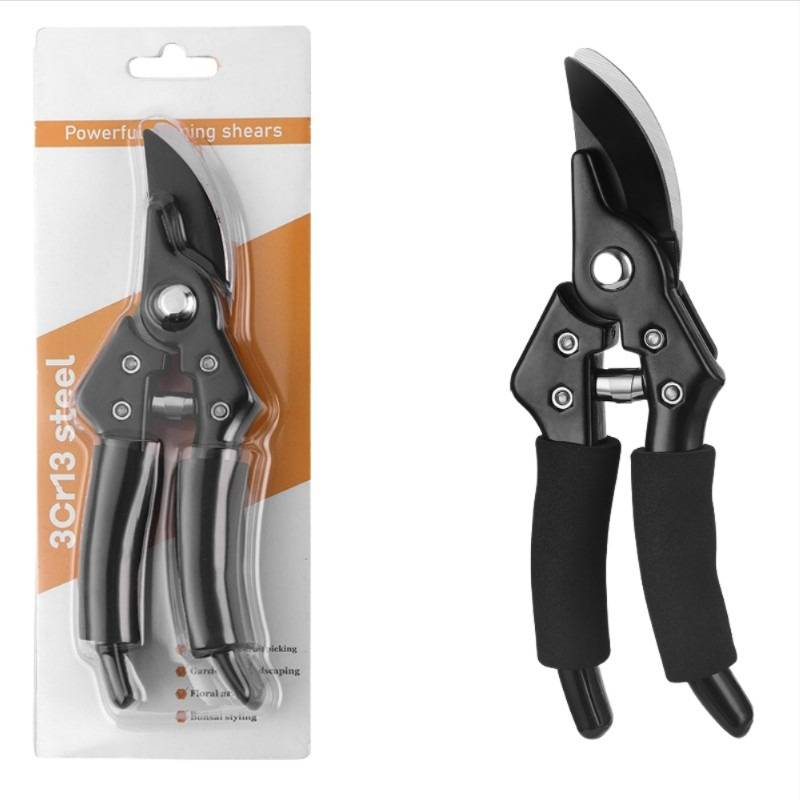 Schwarze Gartenscheren in Verpackung und separat auf weißem Hintergrund gezeigt, beschriftet mit „Leistungsstarke Gartenscheren" und „3Cr13-Stahl"".