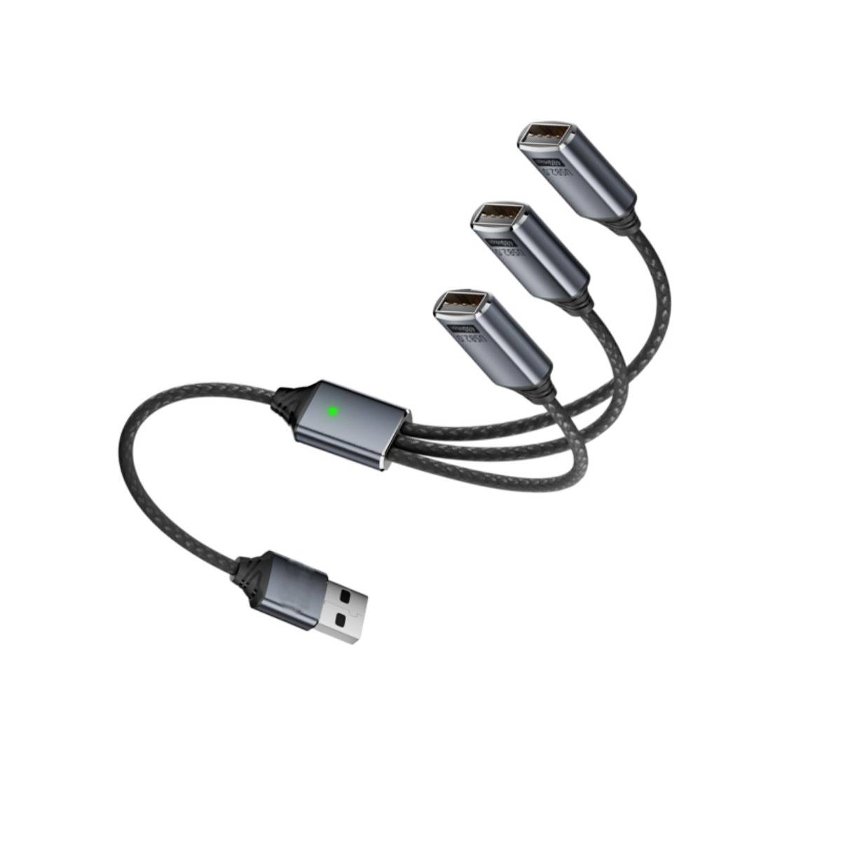 USB-Splitter-Kabel mit einem USB-A-Stecker, der sich über eine kleine Adapterbox mit einer grünen Kontrollleuchte in drei USB-Anschlüsse aufteilt.