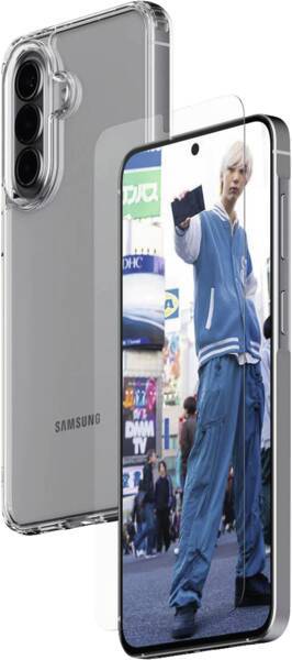 Samsung-Smartphone mit einer durchsichtigen Schutzhülle und einem Vollbildschirm-Display, das eine Person in blauer Kleidung zeigt, die auf einer Stadtstraße ein Selfie macht.