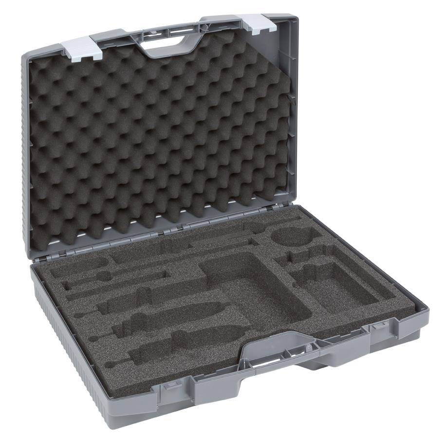 Offene graue Hartschalenbox mit benutzerdefinierten Schaumstofftrennfächern zum Schutz und zur Lagerung von Ausrüstung, auf weißem Hintergrund gezeigt und leer.