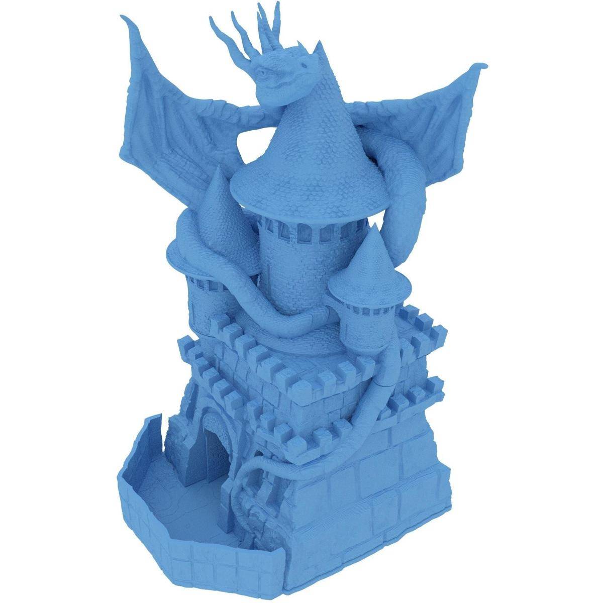 Blaues 3D-gedrucktes Fantasy-Schloss mit drachenähnlicher Figur und geflügelten Flügeln, dargestellt auf einem schlichten weißen Hintergrund.