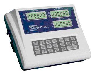 Digitale Steuereinheit mit drei grünen numerischen Anzeigen und einer Tastatur, gekennzeichnet mit KP2 58-1, in einem weißen Kunststoffgehäuse.