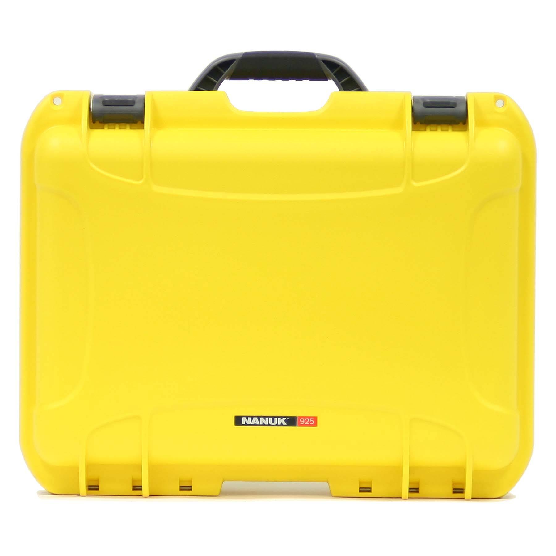 Gelber Hartschalenkoffer mit schwarzem Griff und „NANUK 925