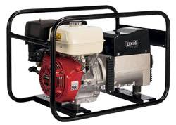 Tragbarer offener Generator mit rotem Motor, cremefarbenem Kraftstofftank und schwarzem Stromgenerator auf einem metallischen Rohrahmen.