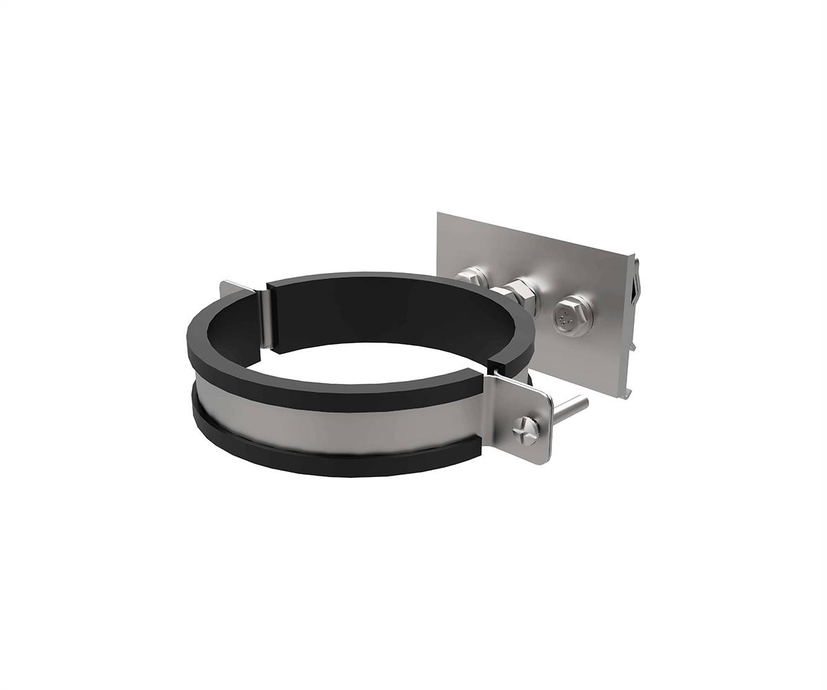 Metallrohrschelle mit Wandbefestigungswinkel und Schrauben, verwendet zum Sichern eines runden Rohrs oder Kanals an einer Oberfläche.