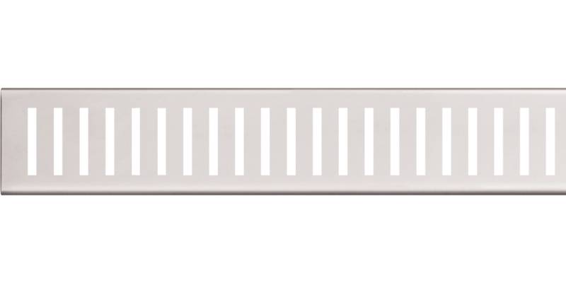 Nahaufnahme eines weißen Panels mit gleichmäßig verteilten vertikalen schwarzen Schlitzen, die einem Lüftungsschacht oder Gitter ähneln.