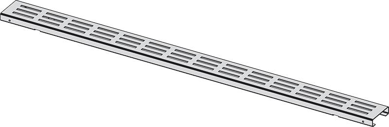 Ein langer silberner Metallbodenlüftungsgitter mit Schlitzöffnungen, diagonal auf schwarzem Hintergrund dargestellt.