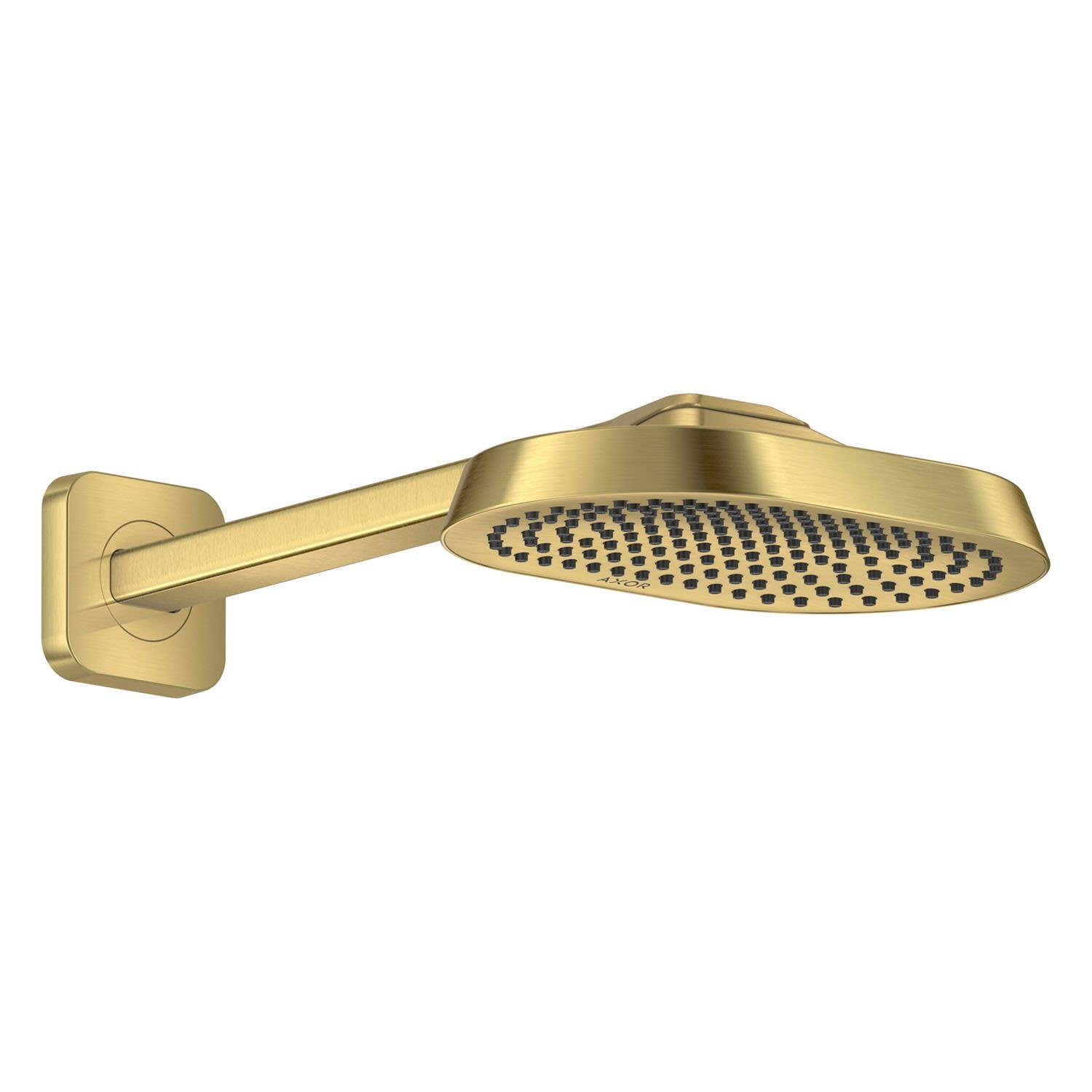 Goldene, an der Wand montierte Regenbrausekopf mit langem Arm und rundem Sprühgesicht auf weißem Hintergrund.
