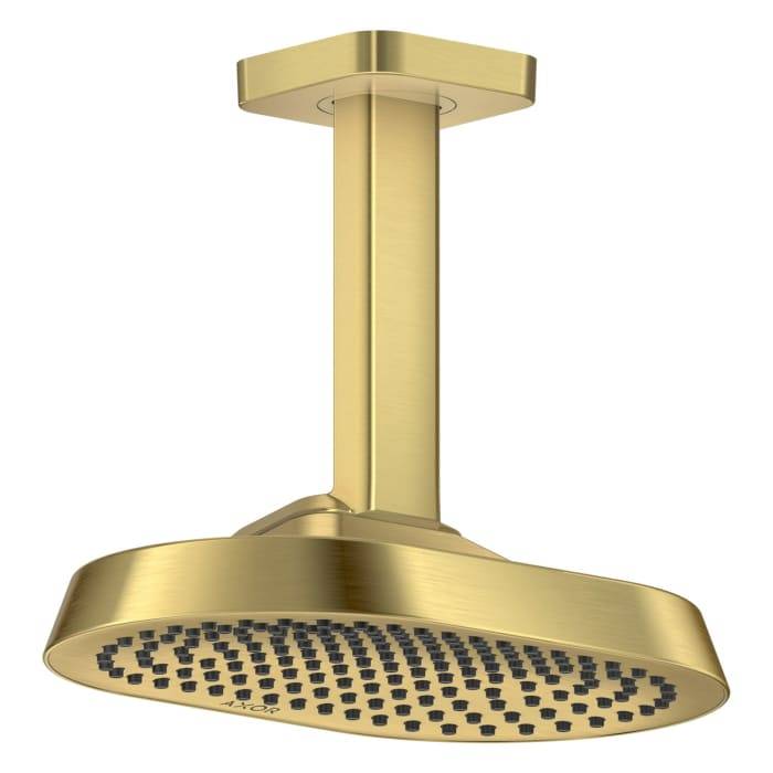 Goldene, an der Decke montierte Regenbrausenkopf mit quadratischem Baldachin und breiter runder Sprühfläche auf weißem Hintergrund