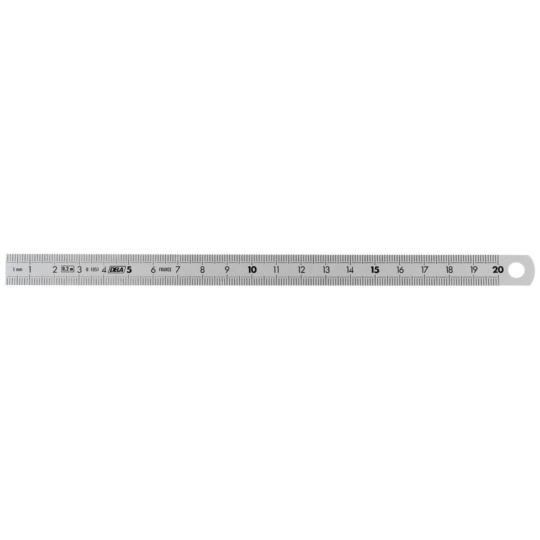 Ein grauer 20-Zentimeter-Lineal mit Millimetermarkierungen und einem Aufhängeloch am rechten Ende.