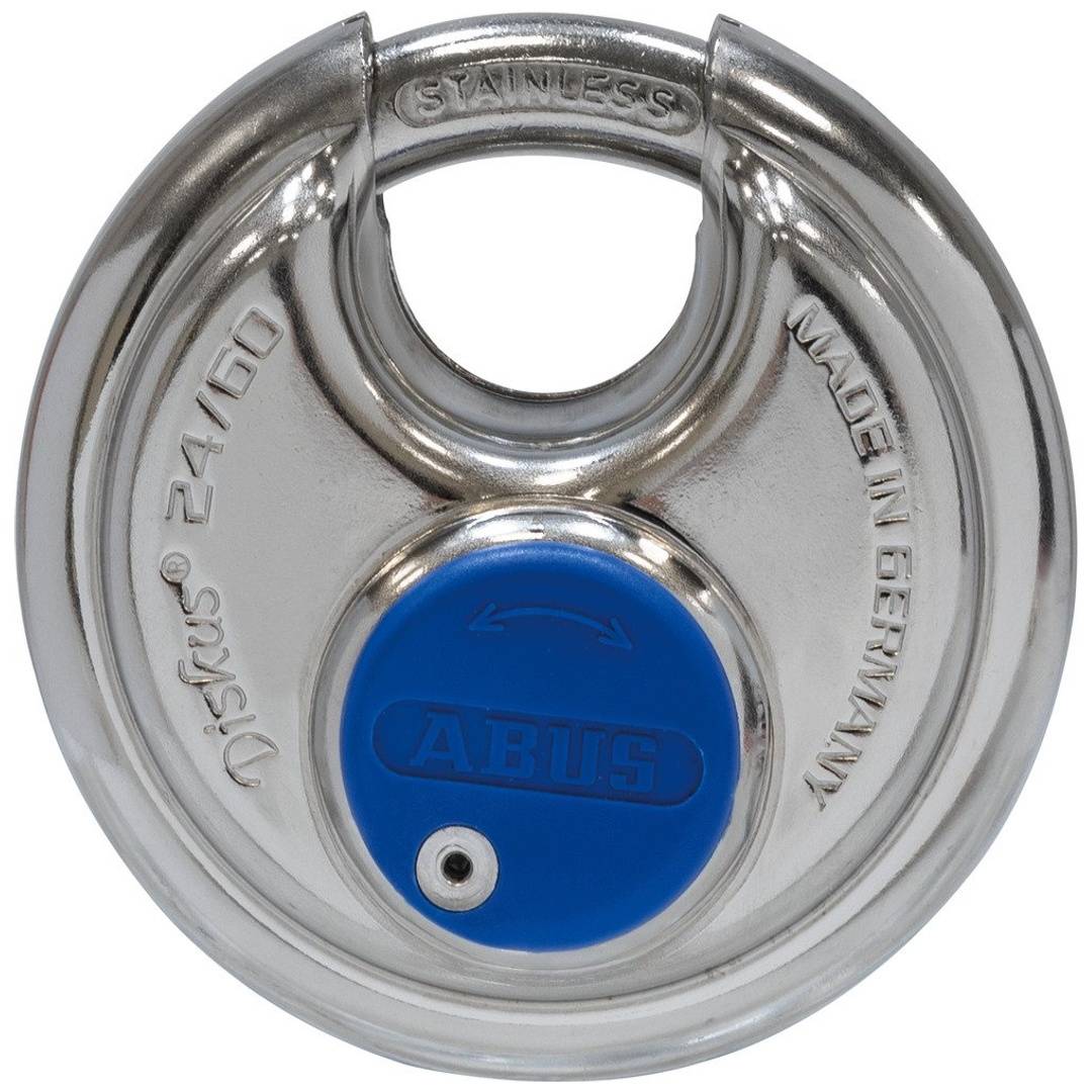 Großaufnahme eines runden Edelstahl-ABUS-Schlosses oder Sicherheitsgeräts mit blauem Mittelpunkt, dargestellt vor einem einfachen Hintergrund.