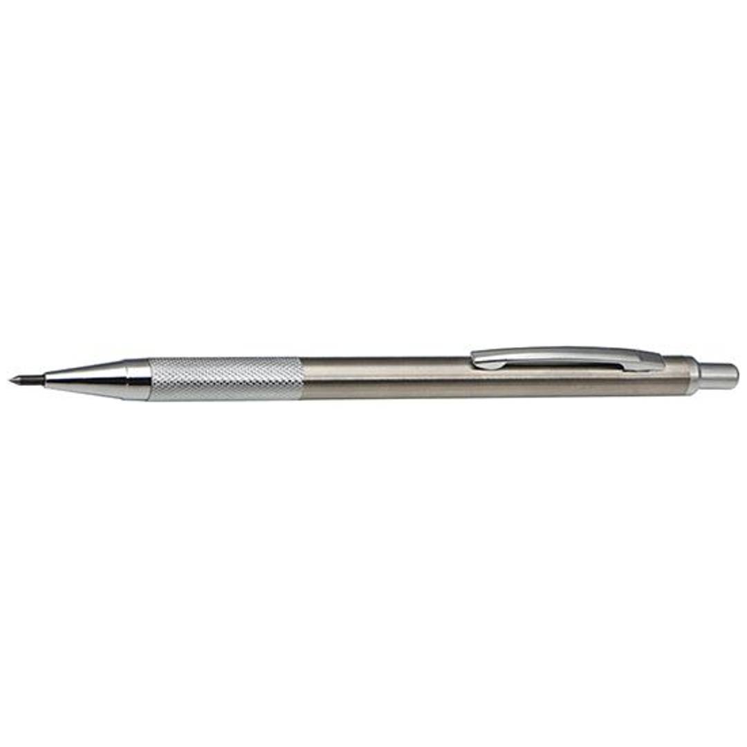 Silberner Metall-Kugelschreiber mit Clip, horizontal auf weißem Hintergrund dargestellt.