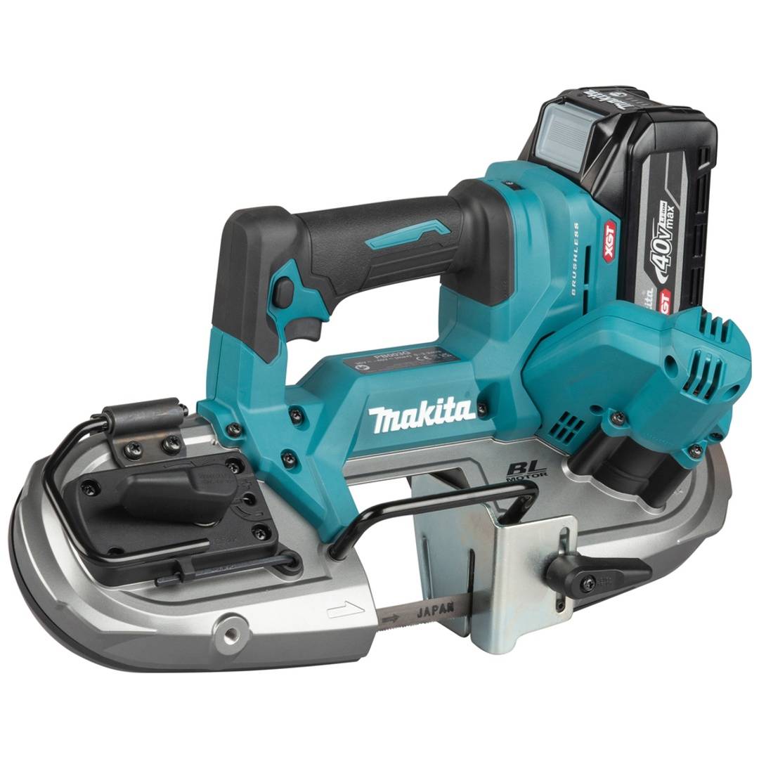 Makita tragbare kabellose Bandsäge mit Akku, auf weißem Hintergrund dargestellt.
