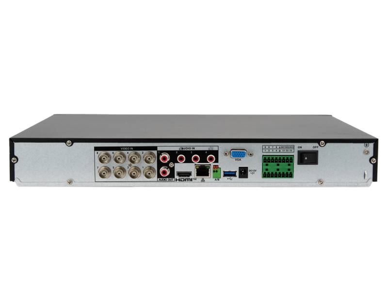 Rückansicht eines Sicherheits-DVR/NVR mit mehreren BNC-Kameraaanschlüssen, HDMI, VGA, Ethernet, USB, Audio- und Anschlüssen für Klemmen auf einem Metallgehäuse.
