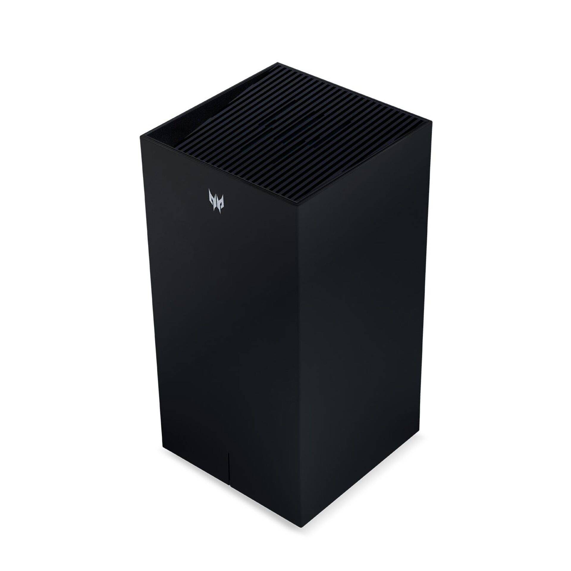 Schwarzer Acer Predator Desktop-Turm mit belüftetem Oberflächen-Panel und Predator-Logo auf der Vorderseite, auf weißem Hintergrund gezeigt.