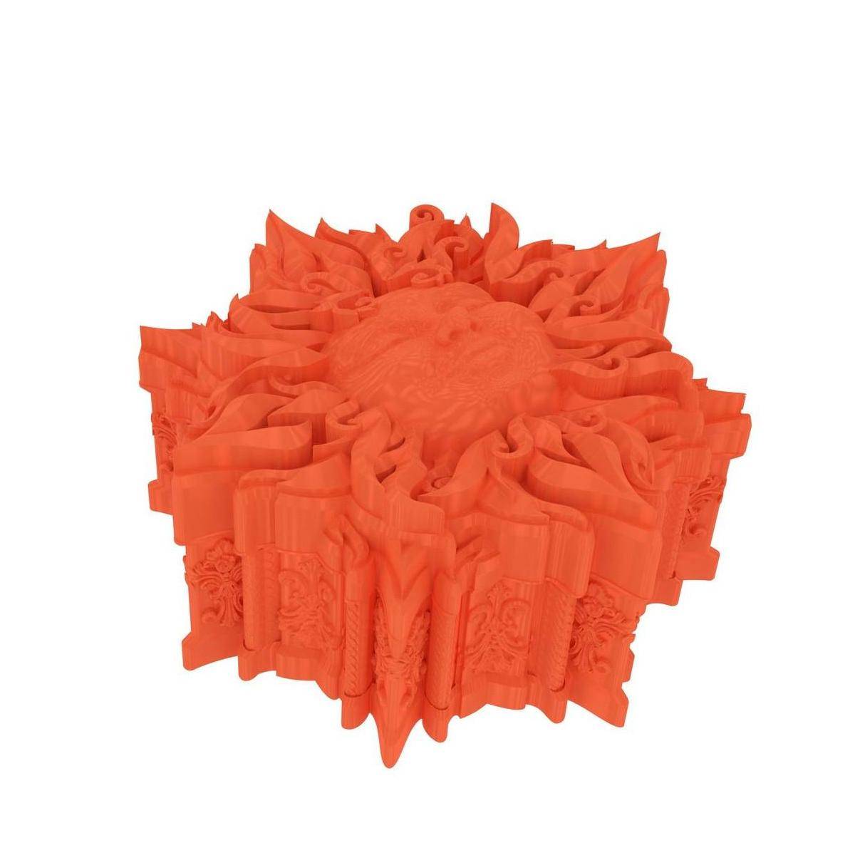 Orangefarbenes, verziertes 3D-gedrucktes Dekorationsobjekt mit geschichteten Blumen- und spitzenartigen Mustern, isoliert auf weißem Hintergrund dargestellt.