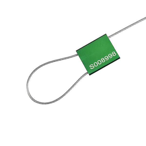Grünes Kabeldichtband mit einer verdrehten Metallschleife und aufgedruckter Seriennummer 'S008998' auf weißem Hintergrund.