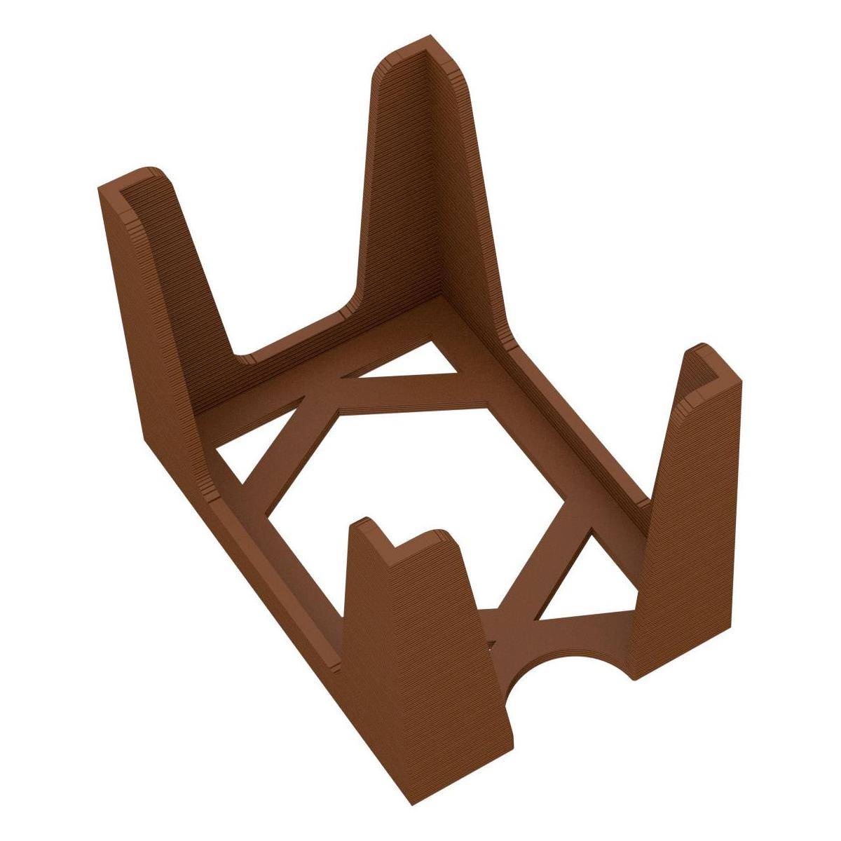 Braune 3D-gedruckte Halterung oder Ständer mit vier erhöhten Eckstützen und einer zentralen sechseckigen Öffnung, isoliert auf weißem Hintergrund dargestellt.