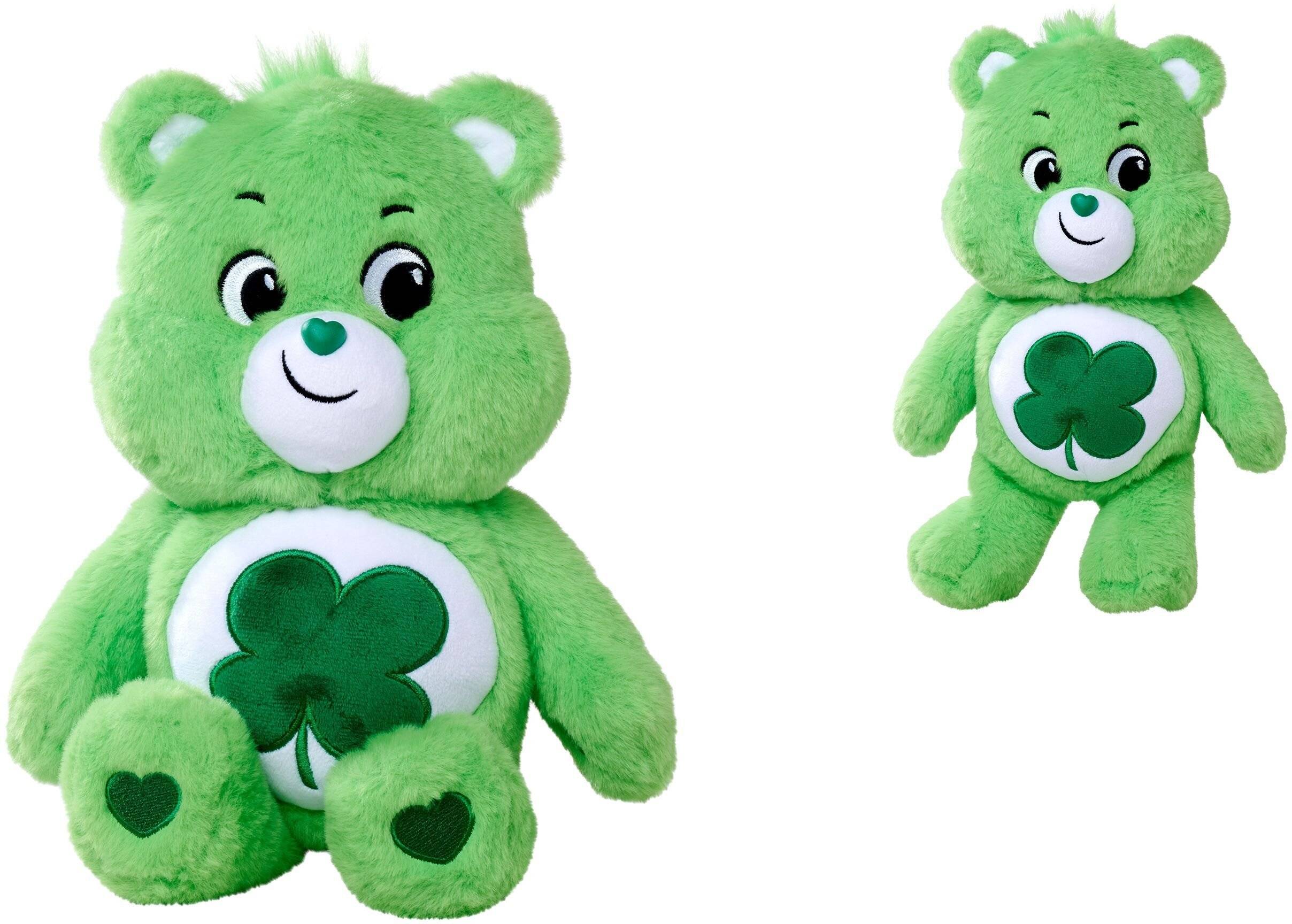 Zwei grüne Teddybären auf weißem Hintergrund, einer groß und einer klein, jeder mit einem Kleeblatt auf der Brust und herzförmigen Pfotenballen.