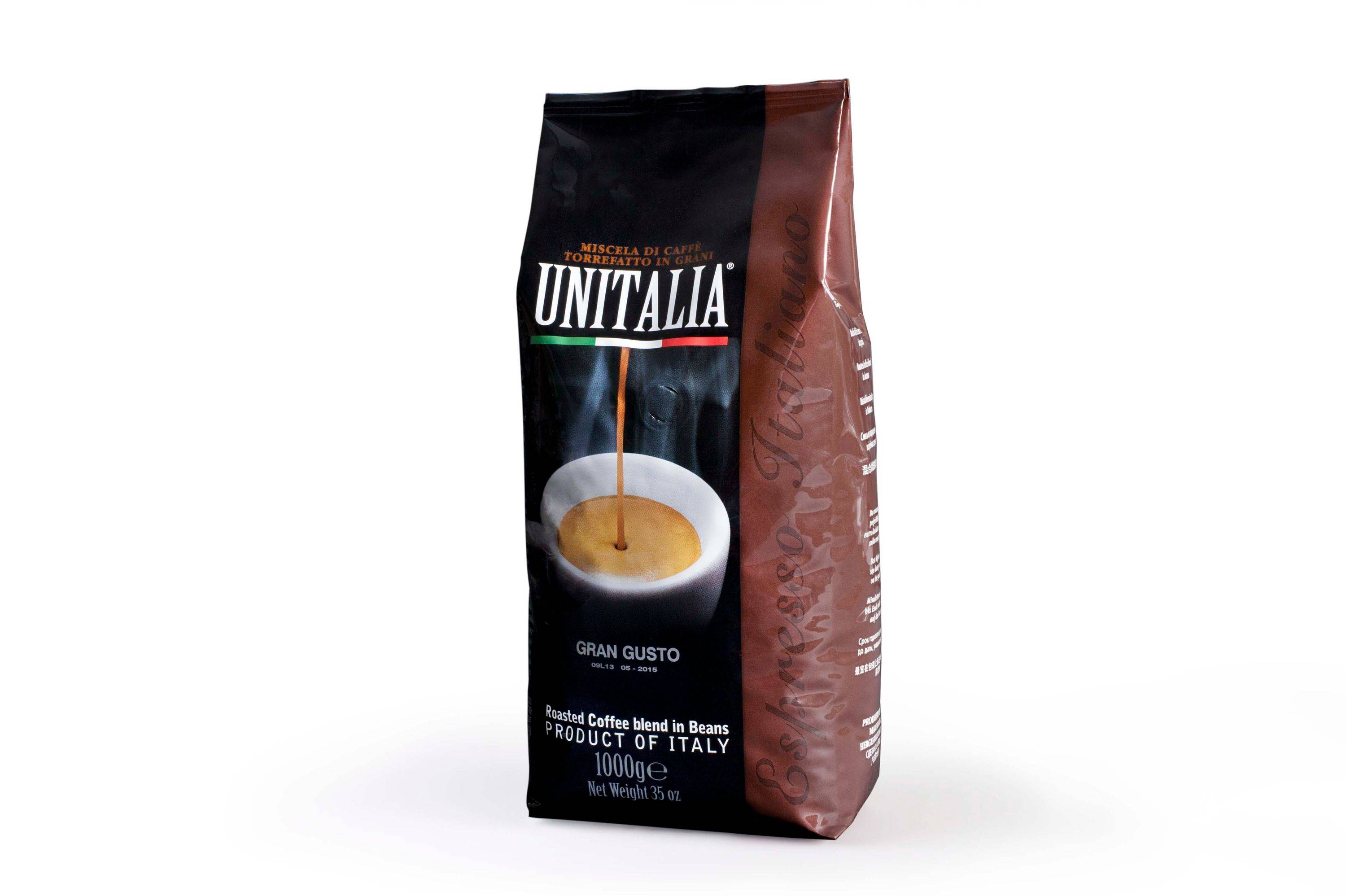 Packung UNITALIA Gran Gusto geröstete Kaffeebohnen, Produkt aus Italien, aufrecht auf weißem Hintergrund dargestellt.