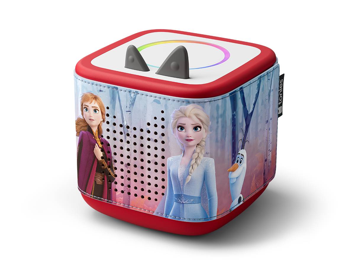 Ein bunter quadratischer tragbarer Lautsprecher mit Disney Frozen-Charakteren Anna, Elsa und Olaf, mit zwei oberen Bedienelementen/Griffen.