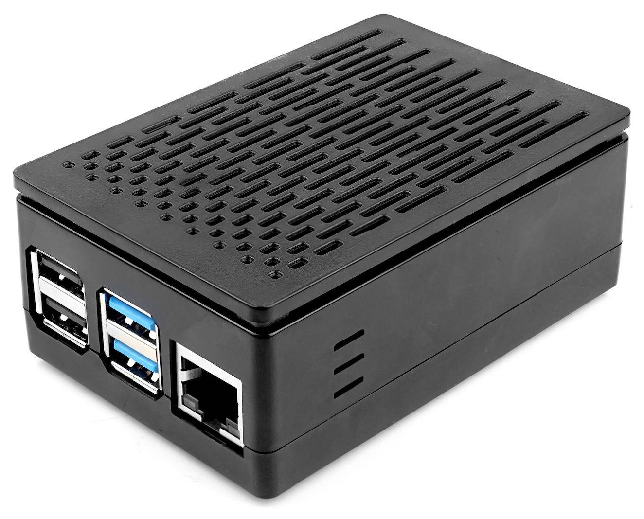 Schwarzes Mini-Computergehäuse mit belüftetem Deckel und USB- sowie Ethernet-Anschlüssen an der Vorderseite, gezeigt auf weißem Hintergrund.