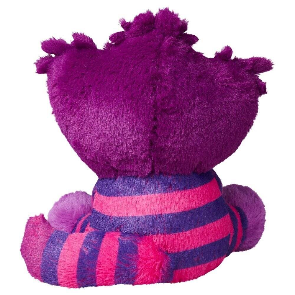 Lila Plüschspielzeugbär von hinten gesehen, mit gestreiftem rosa und dunkelblauen Körper und flauschigem Fell auf weißem Hintergrund.