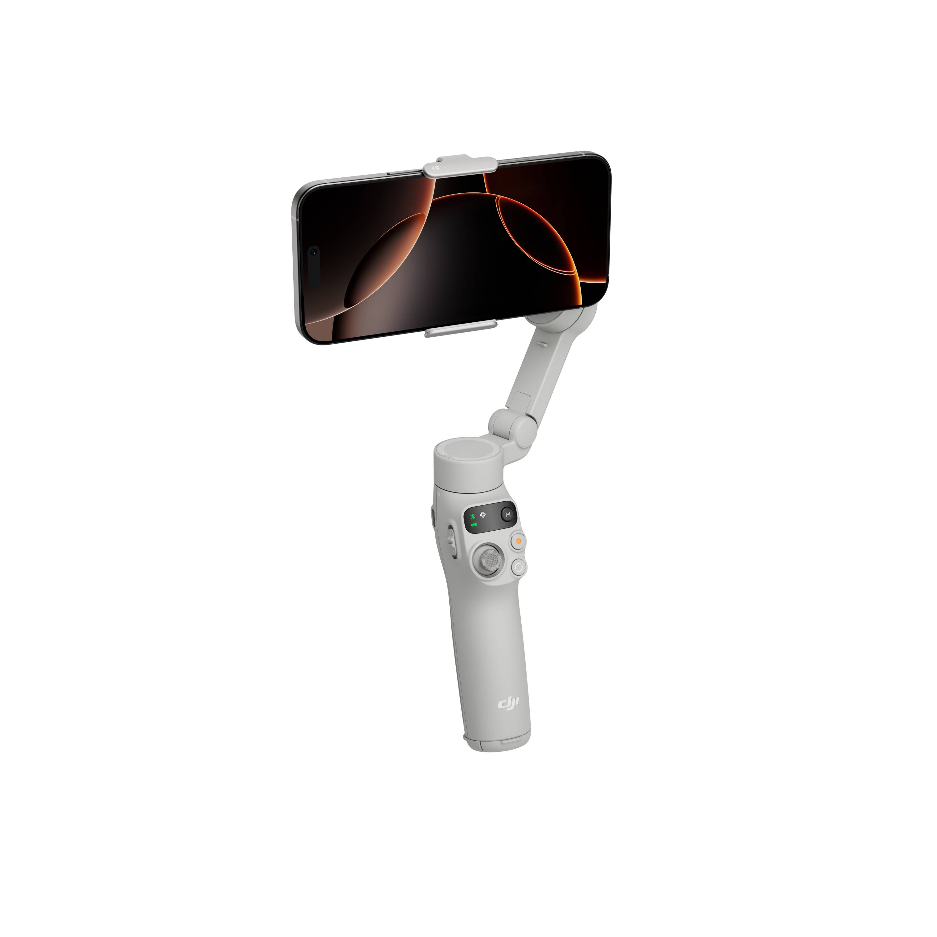 Weißer DJI-Smartphone-Gimbal-Stabilizer, der ein Telefon vor schwarzem Hintergrund hält