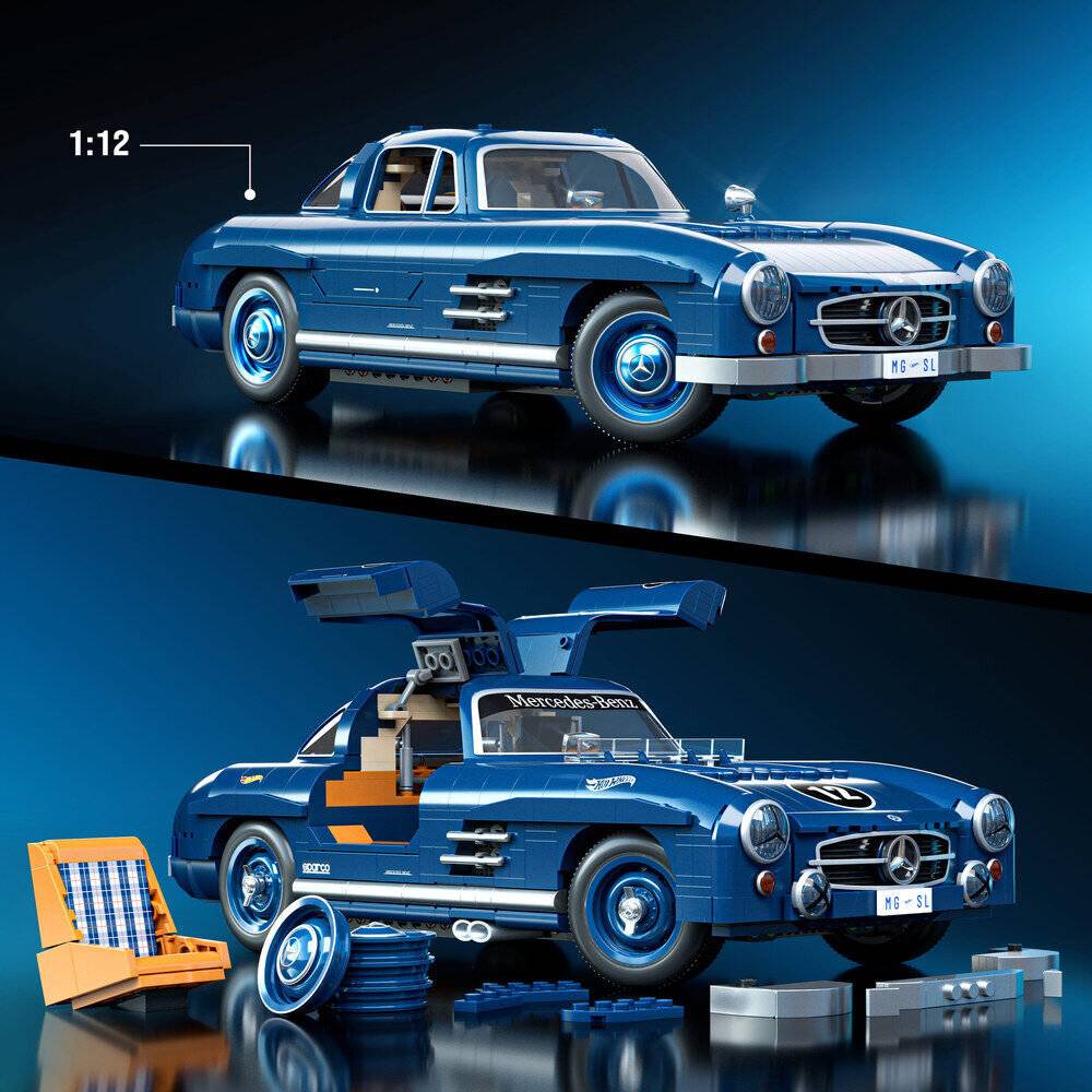 Blaues LEGO-ähnliches Mercedes-Benz-Modellauto, oben als fertiges Auto und unten teilweise zusammengebaut mit Teilen und geöffnetem Kofferraum.