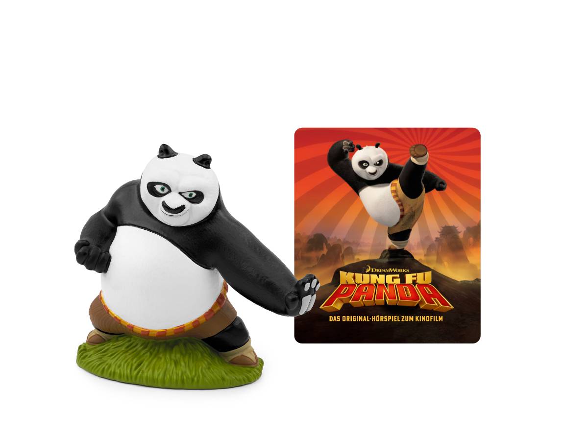 Kung Fu Panda Figur von Po in einer Kampfkunst-Pose neben dem Filmcover-Kunstwerk für „Kung Fu Panda