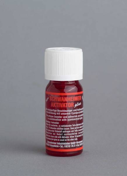 Kleine rote Flasche mit weißem Verschluss, beschriftet auf Deutsch „SCHWANHEIMER AKTIVATOR plus