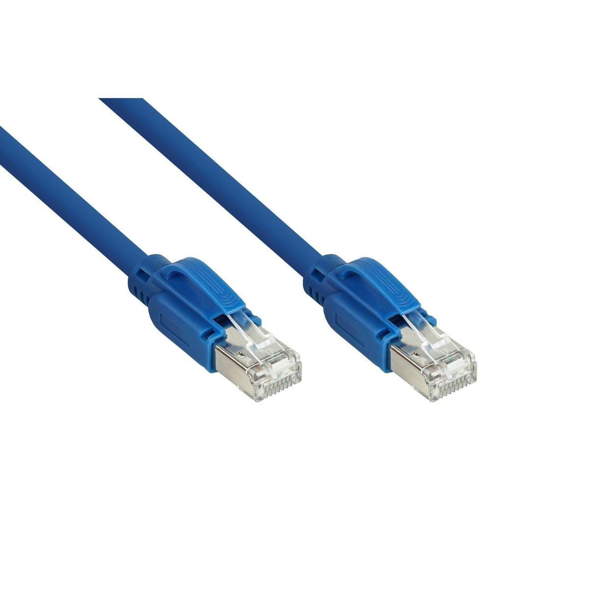 Zwei blaue Ethernet-Kabel mit RJ45-Steckern auf weißem Hintergrund.