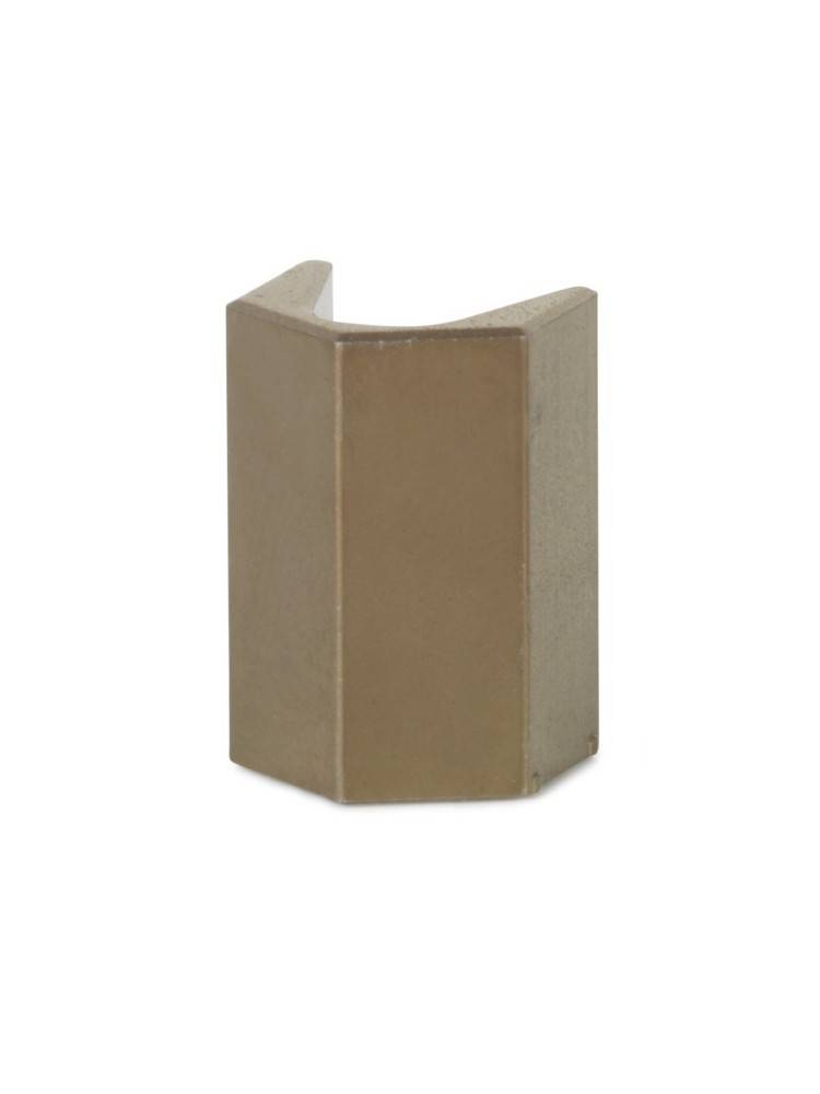 Beige U-förmiger Kantenschutz aus Pappe oder Schaumstoff auf weißem Hintergrund.