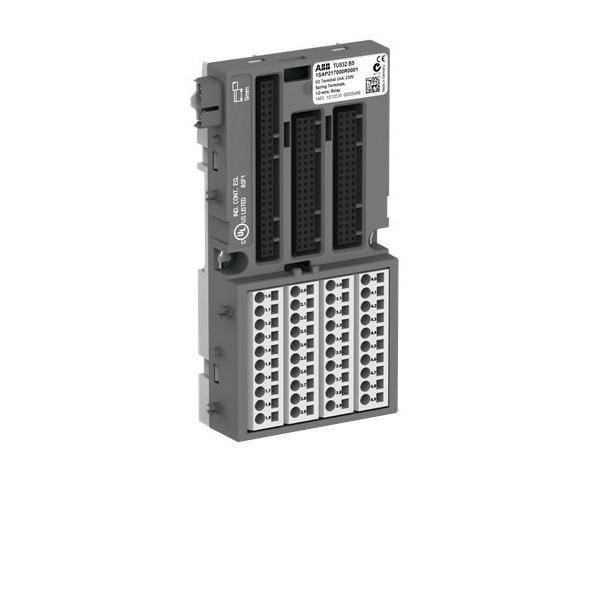 Ein ABB-Industriemodular-Elektroklemmenblock mit mehreren steckbaren Anschlussanschlüssen und Schraubenklemmen-Reihen auf weißem Hintergrund.