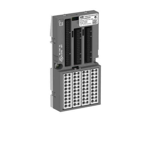Graues ABB Industrie-I/O-Modul mit mehreren schwarzen und weißen Steckverbindern, isoliert auf weißem Hintergrund dargestellt.