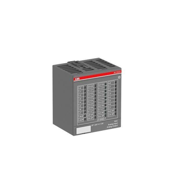 Grau ABB Industrielektronikmodul mit Frontaufkleber und Anschlussplan, isoliert auf weißem Hintergrund dargestellt.