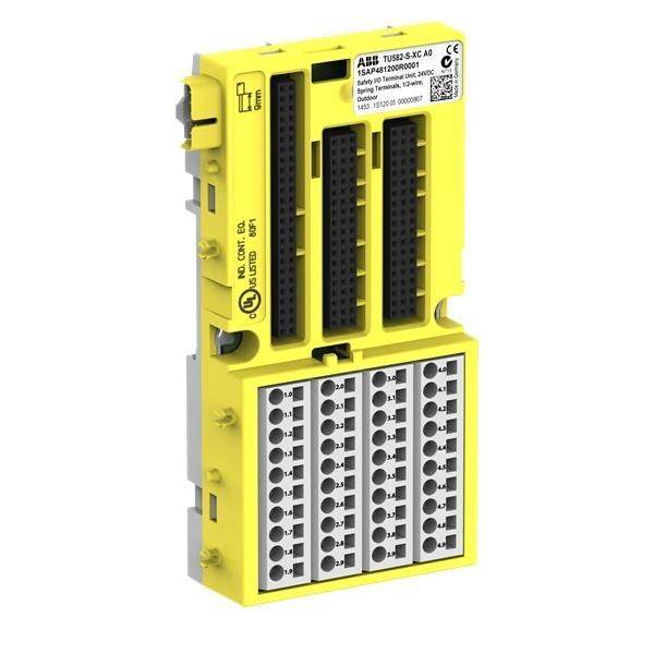 Gelbes ABB-Industrie-Endmodul mit mehreren Stiftverbindern und Schraubklemmen zur Verdrahtung.