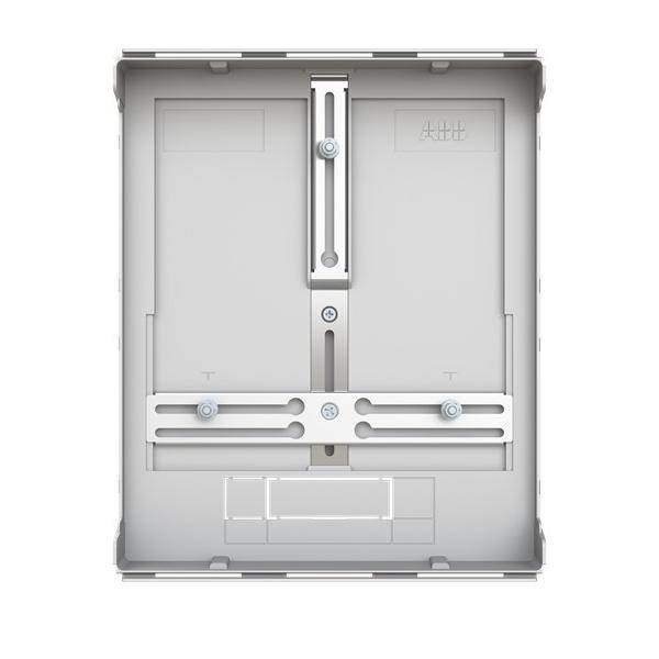 Vorderansicht eines grauen Elektro-Schaltschranks oder einer Montagebox mit zwei internen Fächern und zentralen metallenen Befestigungsschienen.