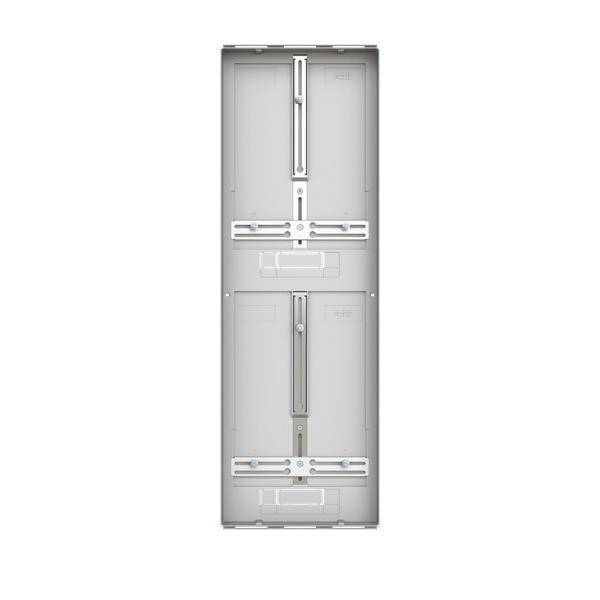 Rückansicht eines hohen, schlanken grauen rechteckigen Panels mit Befestigungsschienen und zentralen Halterungen, wahrscheinlich die Rückseite einer elektronischen Anzeige oder eines Schranks.