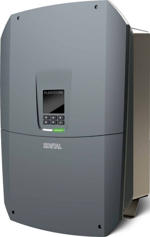 Grauer KOSTAL Plenticore wandmontierter Solarwechselrichter mit kleinem frontseitigen Display und Bedientasten.