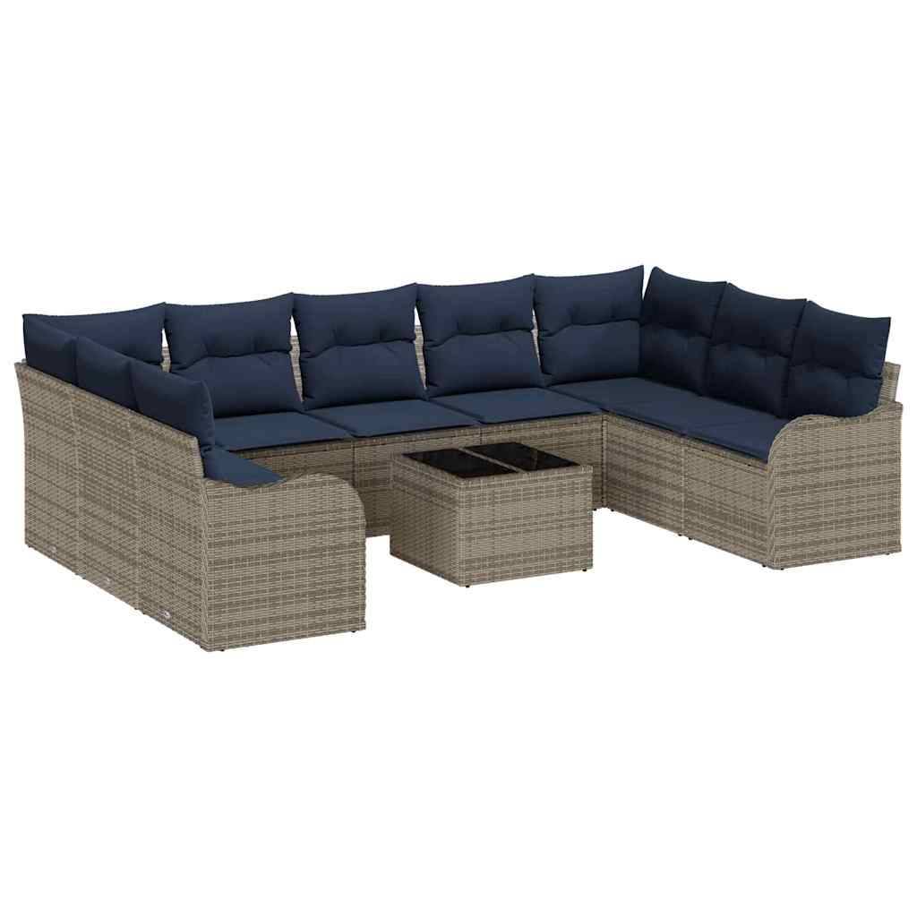 Outdoor-Rattansektionalsofa-Set mit marineblauen Kissen und passendem quadratischen Couchtisch auf weißem Hintergrund.
