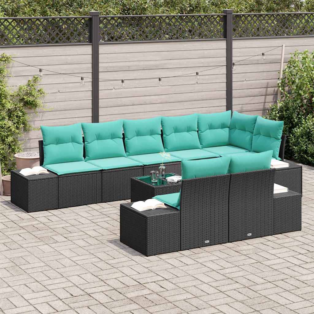Outdoor-Terrassensitzgruppe mit türkisfarbenen Kissen auf schwarzen Rattan-Ecksofa-Garnituren, die um einen niedrigen Couchtisch angeordnet sind.