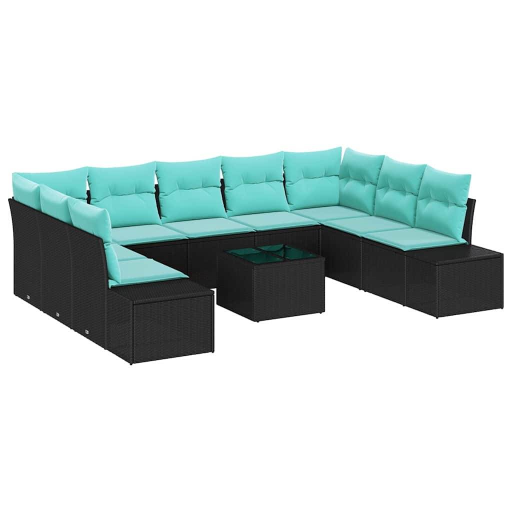 U-förmiges Outdoor-Loungeset mit türkisfarbenen Kissen, schwarzem Rattangestell und passendem quadratischem Couchtisch auf weißem Hintergrund.